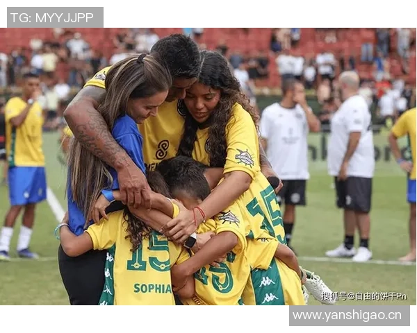 足球明星父亲去世消息引发球迷关注与哀悼情绪蔓延